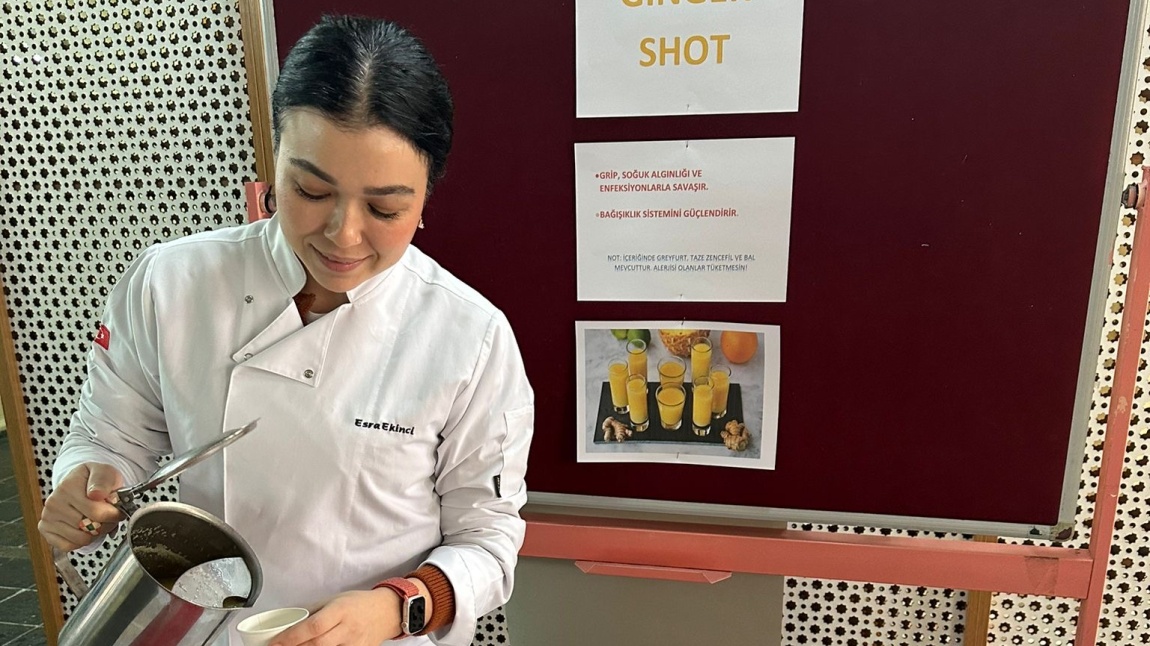 Yiyecek İçecek Hizmetleri Öğrencilerinden Ginger Shot İkramı